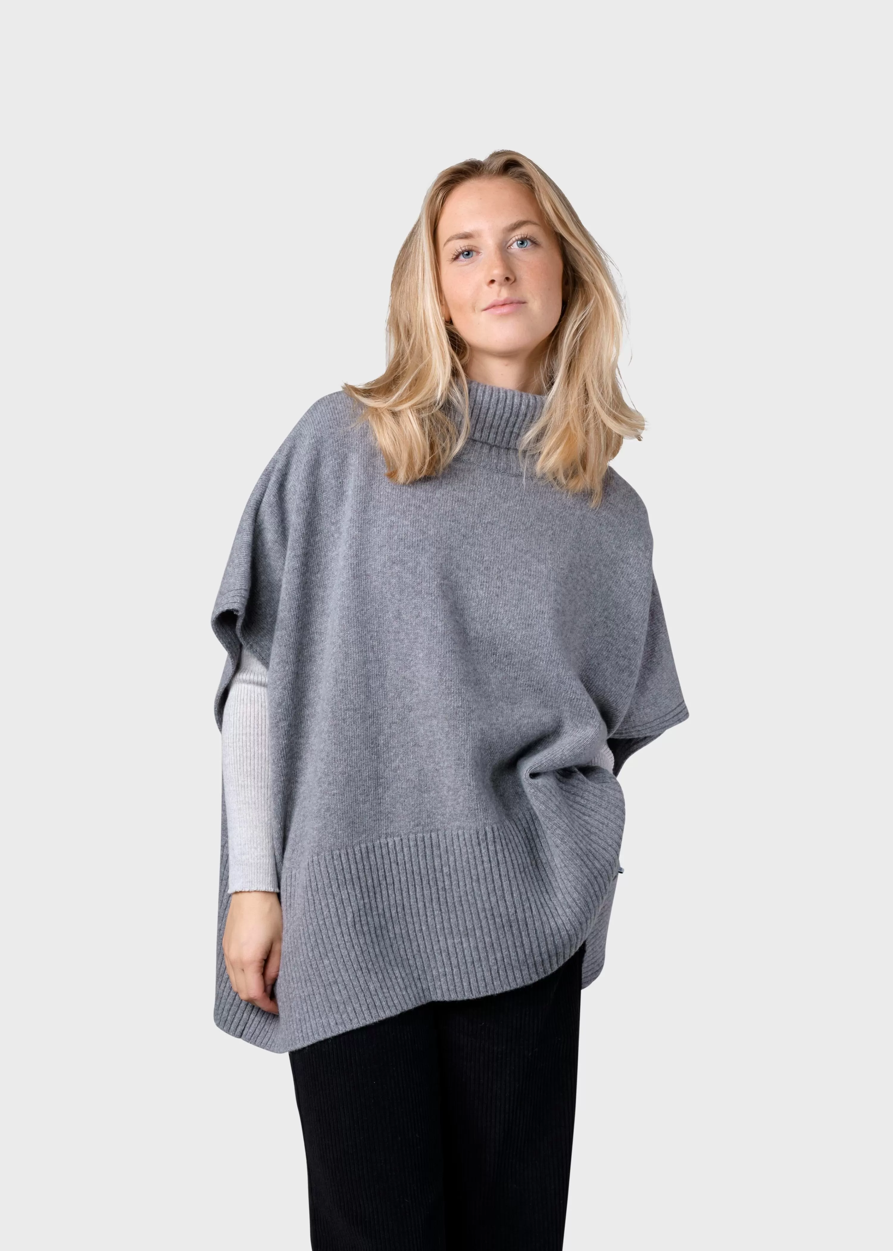 Klitmoller Collective Knitwear | Brushed Merino wool*Alba knit poncho - Light grey