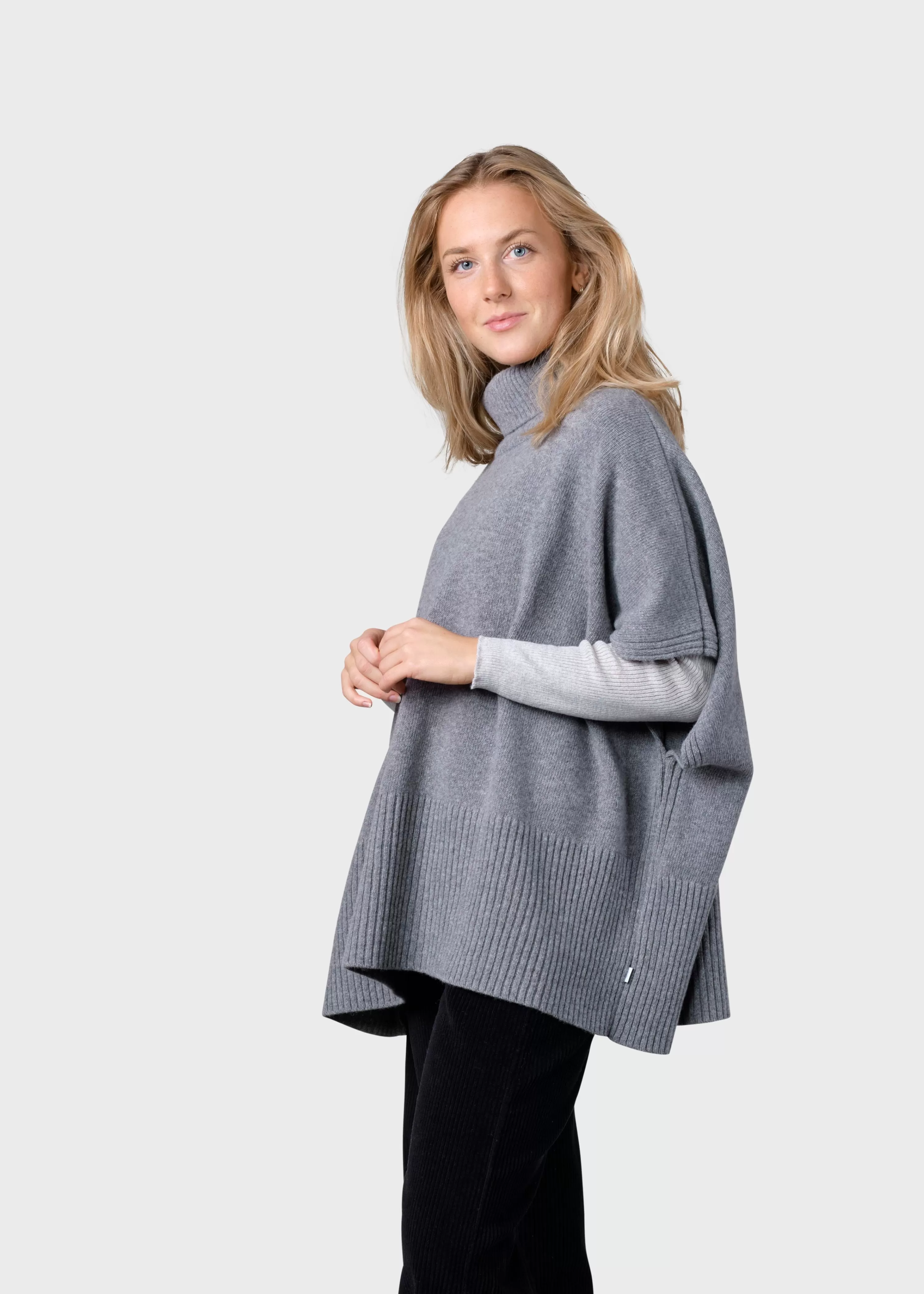 Klitmoller Collective Knitwear | Brushed Merino wool*Alba knit poncho - Light grey